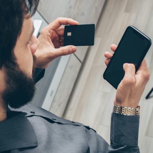 pexels-mikhail-nilov-7534377